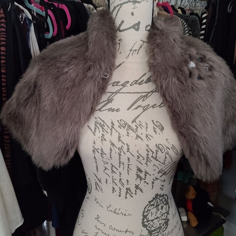 Gorgeous shoulder wrap/shrug new. Hpš„š„š„ - Picture 4 of 6